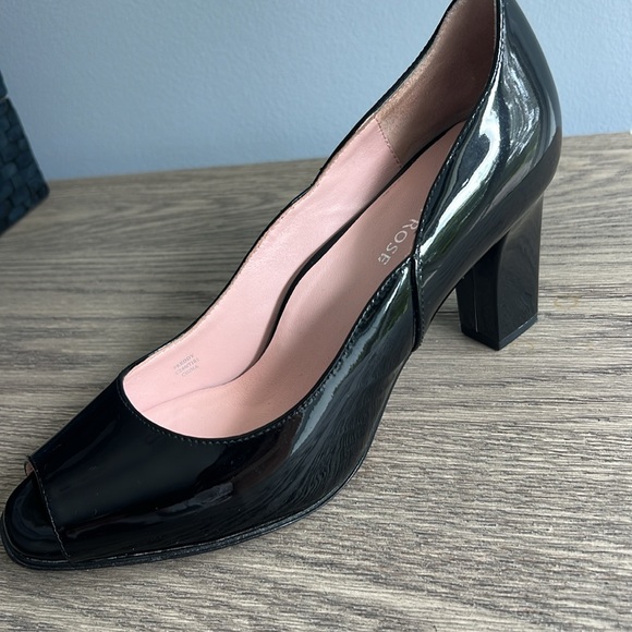 Taryn Rose Black Patent Leather Peep Toe Heels - Pumps GUC - Size 9 - Fierce - Picture 5 of 12